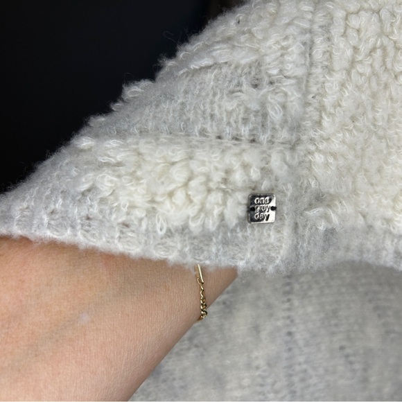 One Grey Day Cardigan Womens XS Gray Cream Geometric Wool Blend Textured Sweater - Picture 7 of 8